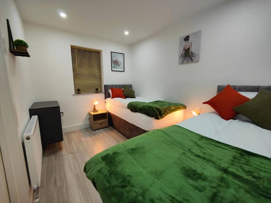 7 Guests - 4 Bedroom - Free Wi-Fi - Кеттерінг Екстер'єр фото