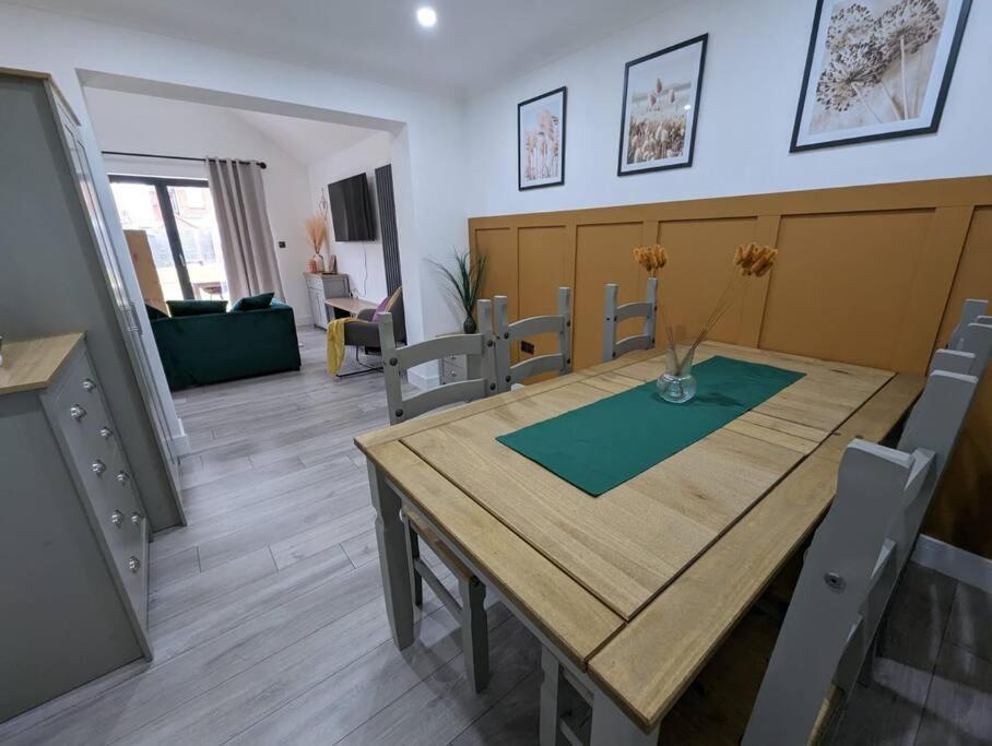7 Guests - 4 Bedroom - Free Wi-Fi - Кеттерінг Екстер'єр фото